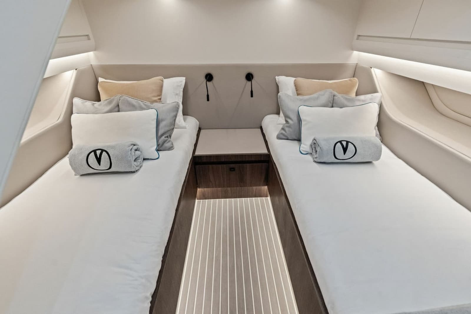 2024 Vanquish Yachts VQ55 - Photo 43