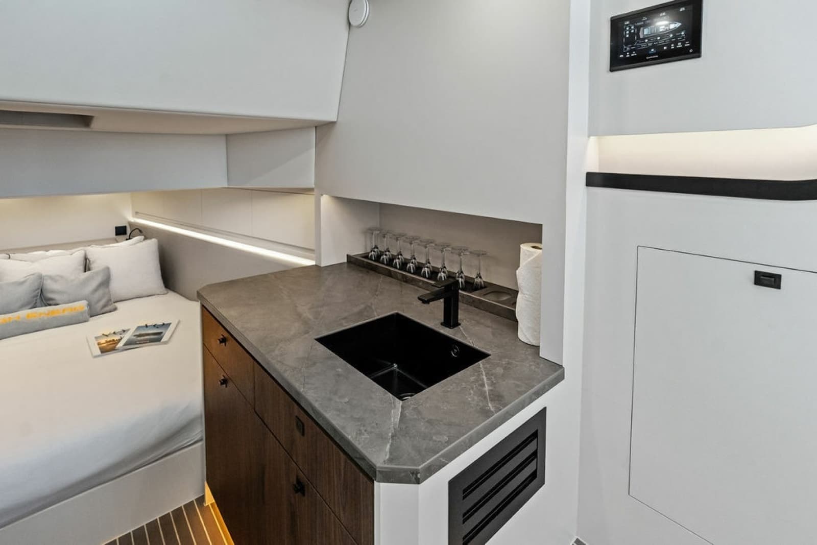 2024 Vanquish Yachts VQ55 - Photo 39