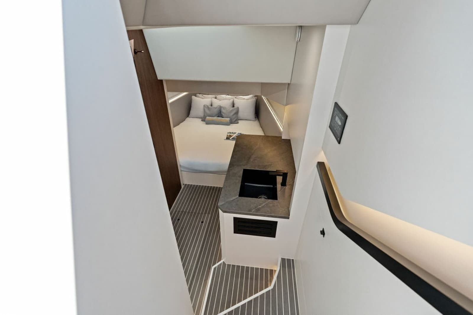 2024 Vanquish Yachts VQ55 - Photo 37