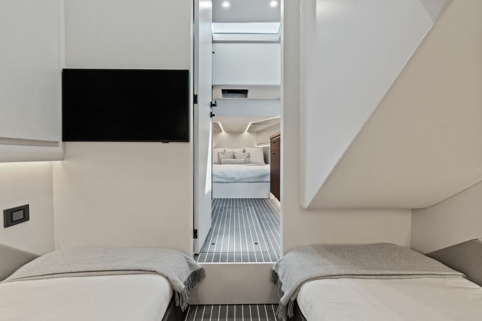 2024 Vanquish Yachts VQ55 - Photo 44