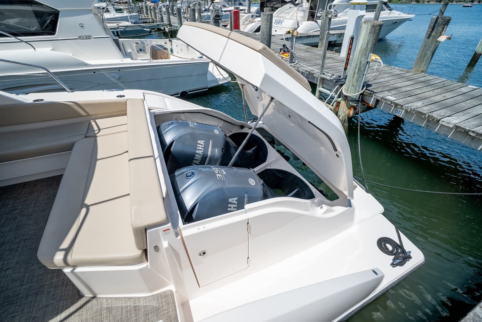 2015 Pursuit 365i SC - Photo 11