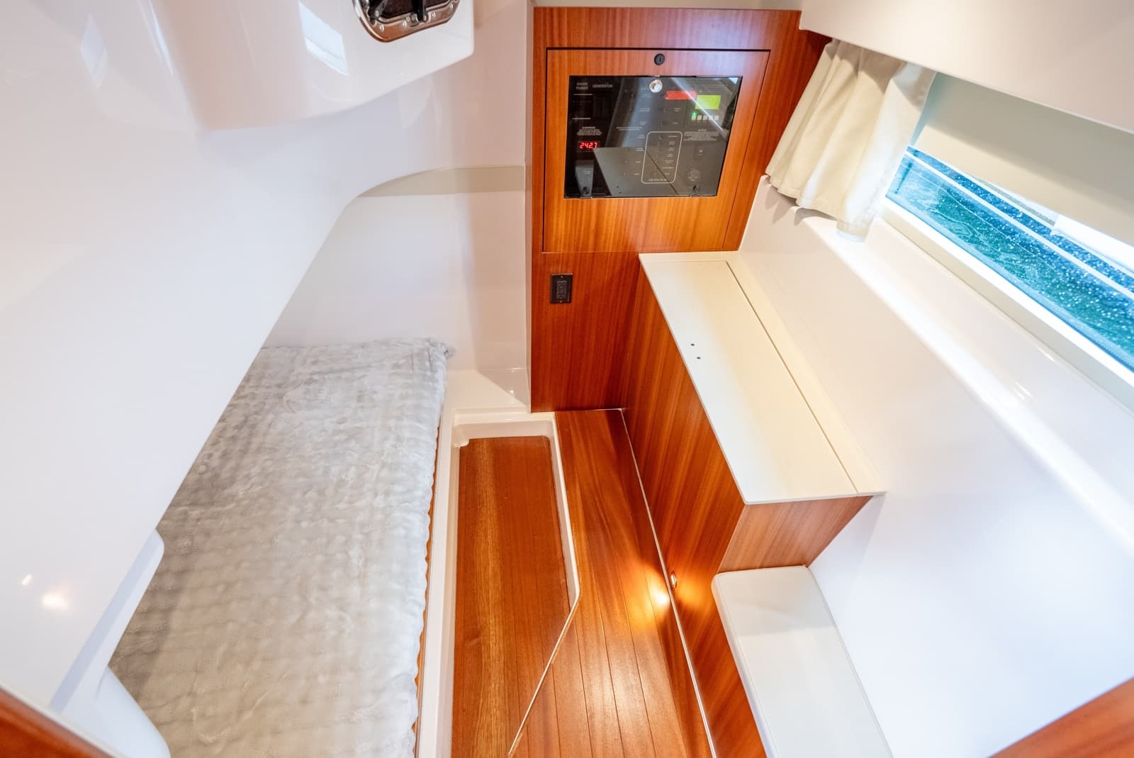 2015 Pursuit 365i SC - Photo 28