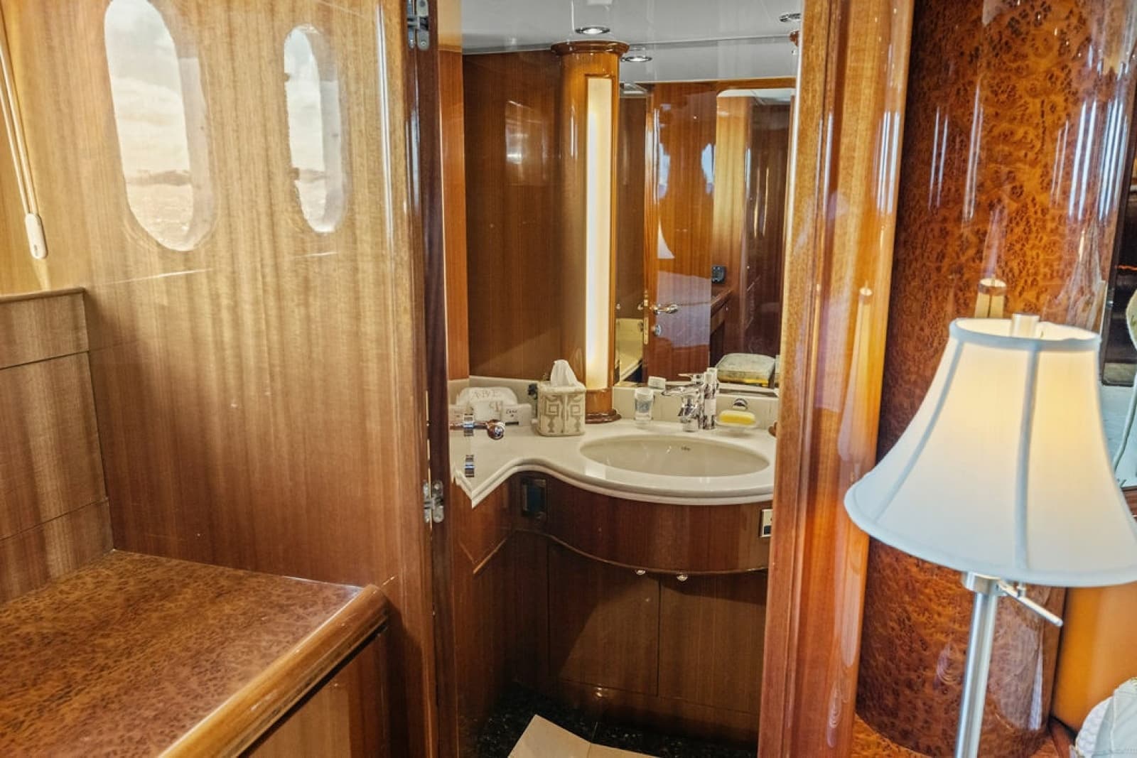 2005 Horizon 82 - Photo 57