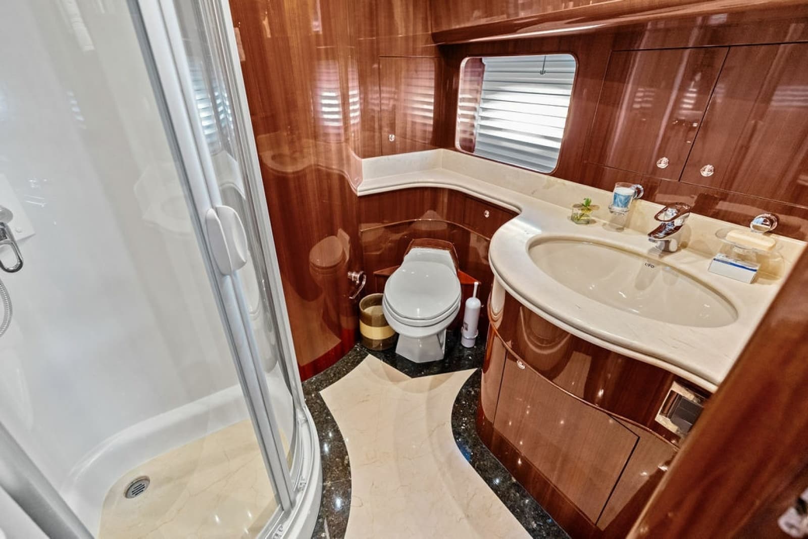 2005 Horizon 82 - Photo 72