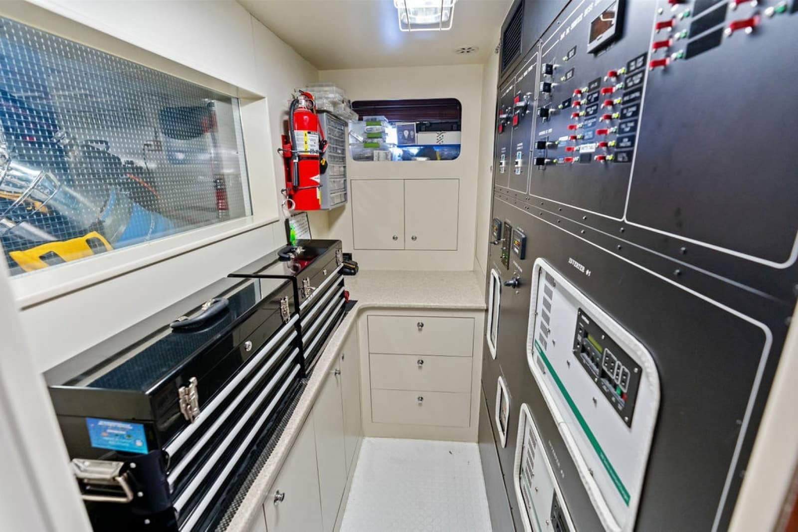 2005 Horizon 82 - Photo 79