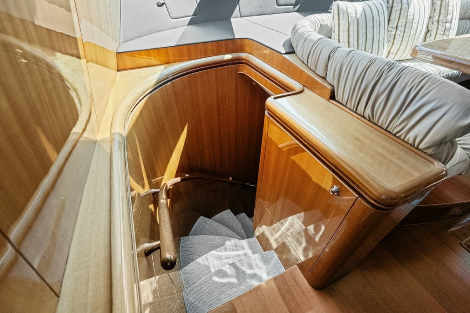 2005 Horizon 82 - Photo 73