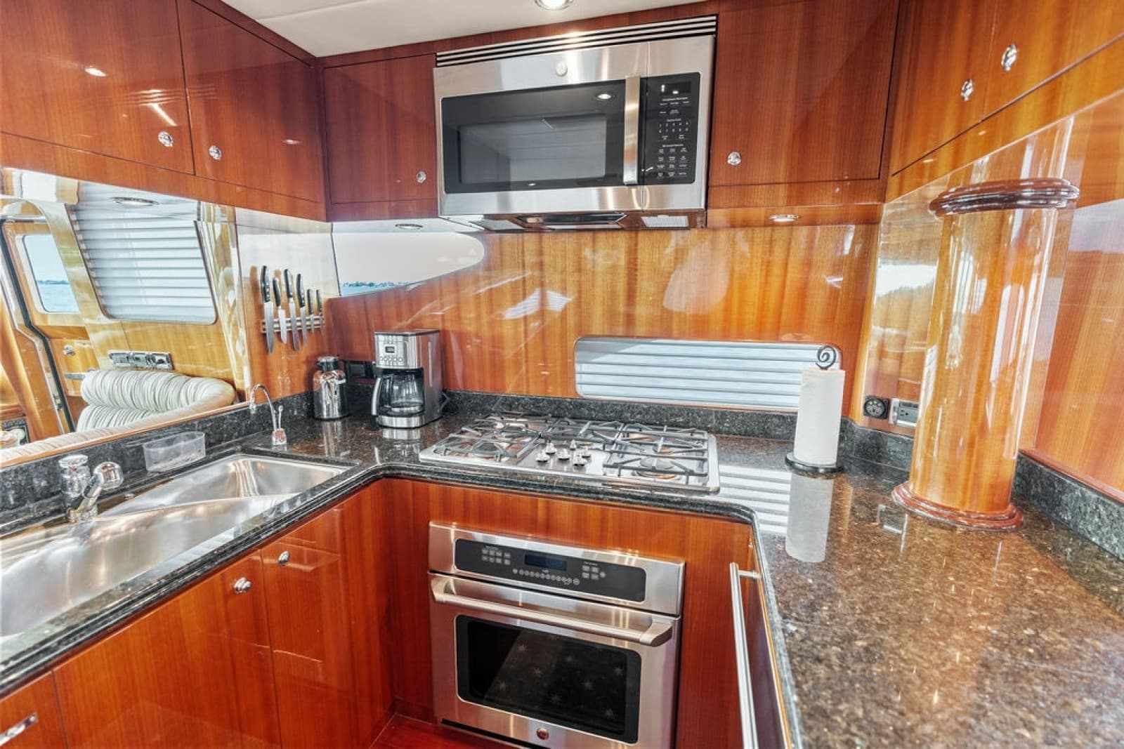 2005 Horizon 82 - Photo 34