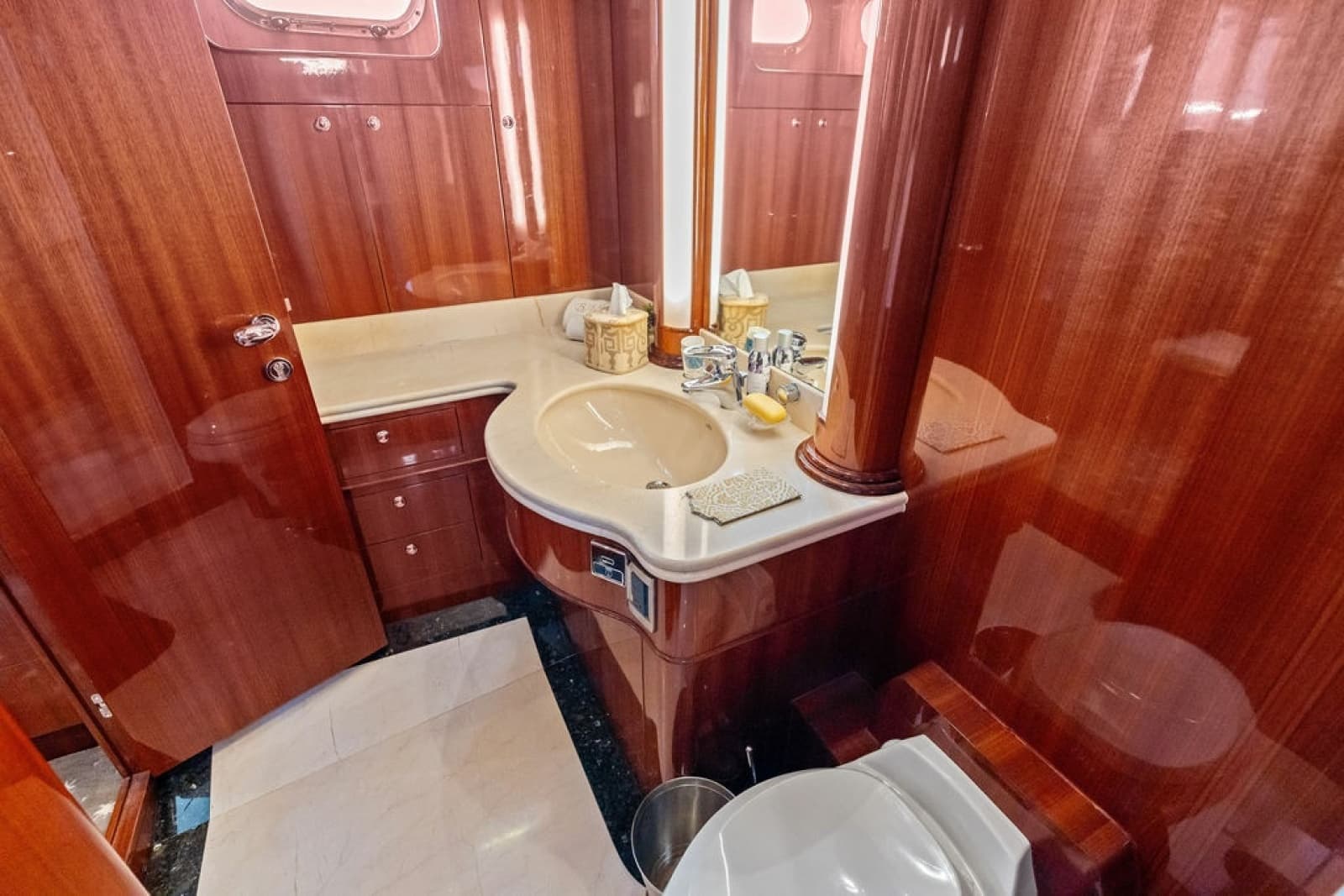 2005 Horizon 82 - Photo 59
