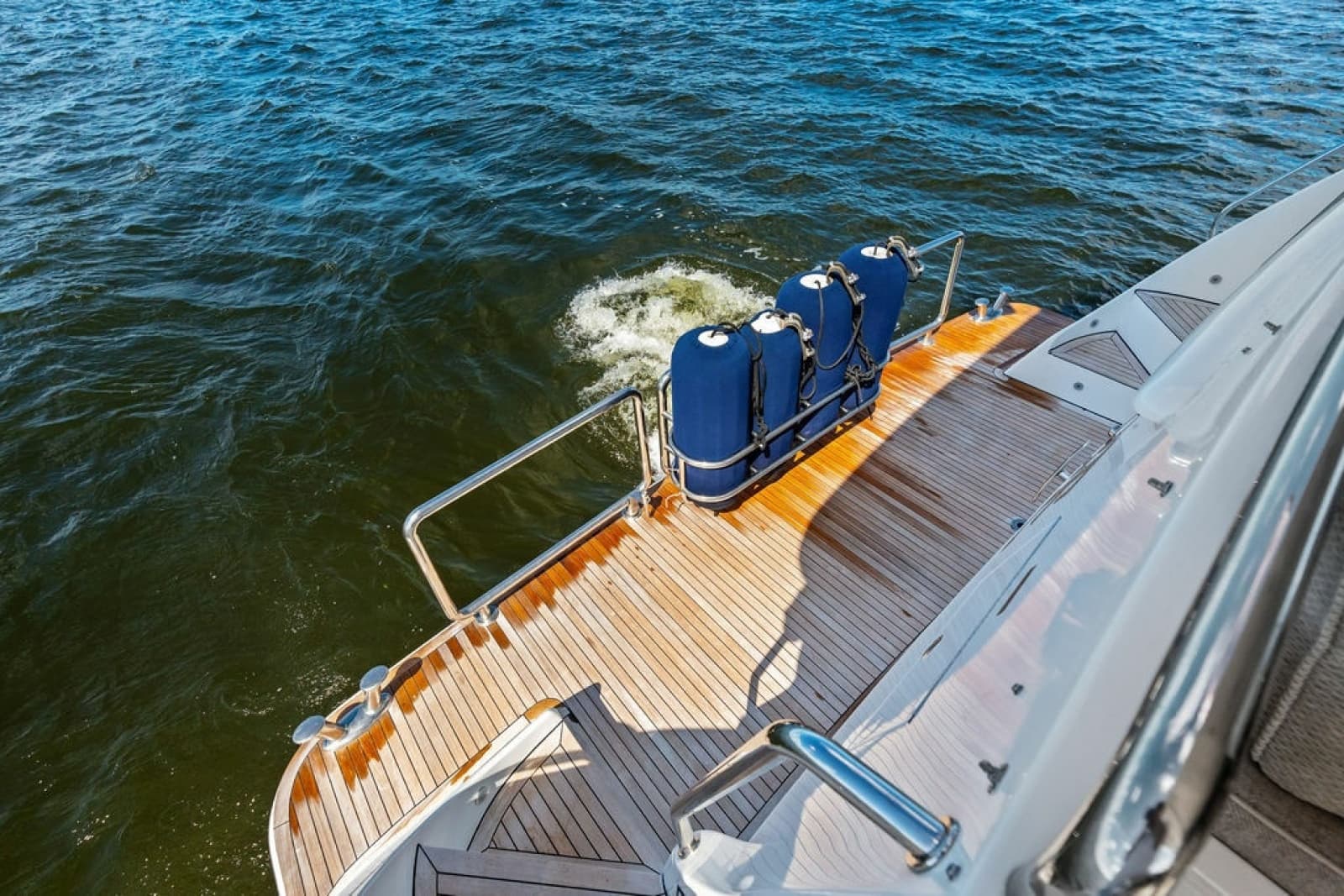 2005 Horizon 82 - Photo 9