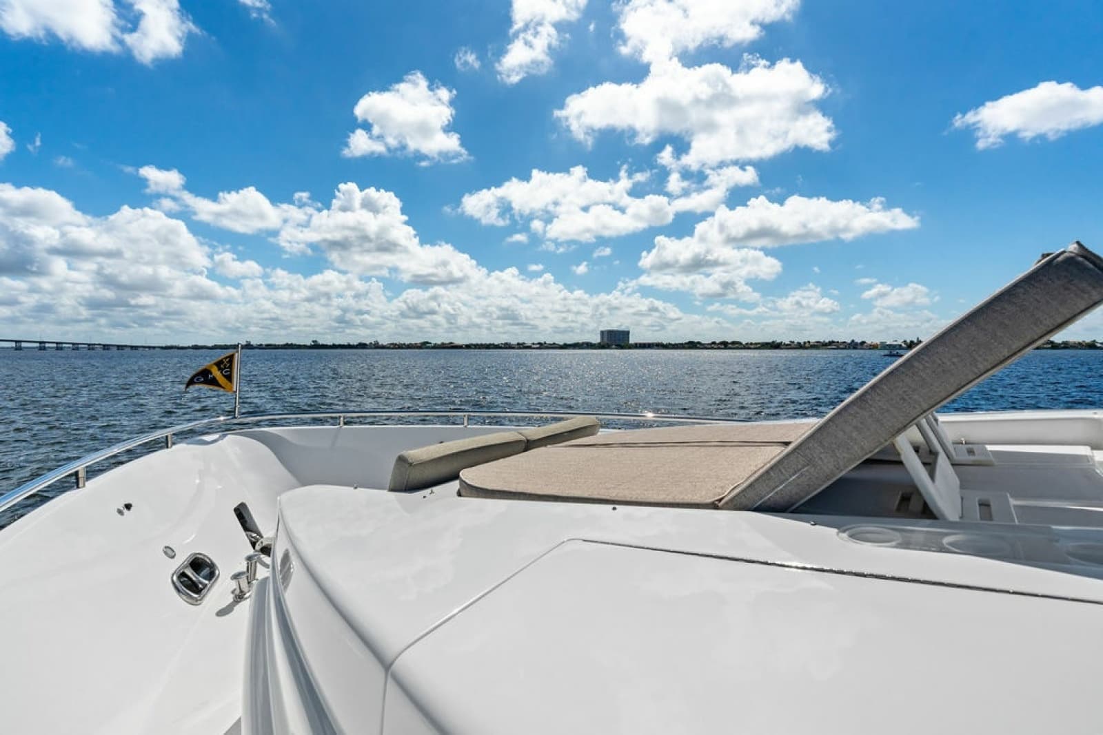 2005 Horizon 82 - Photo 14