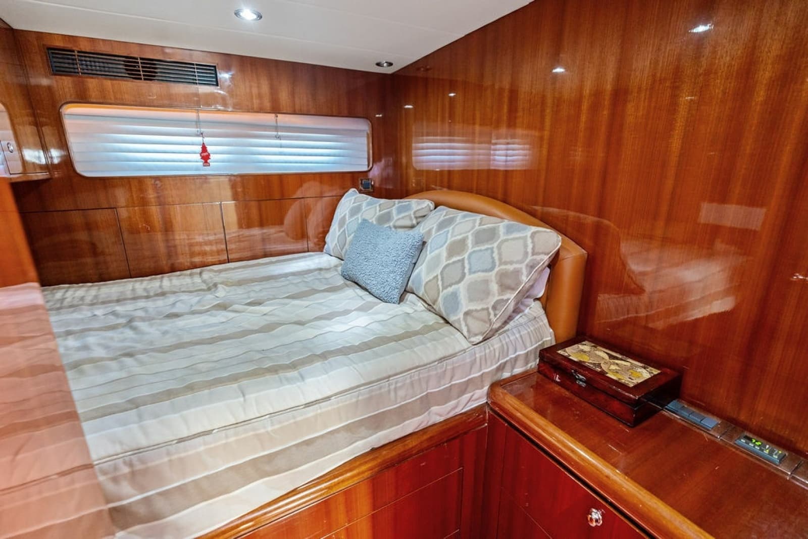 2005 Horizon 82 - Photo 76