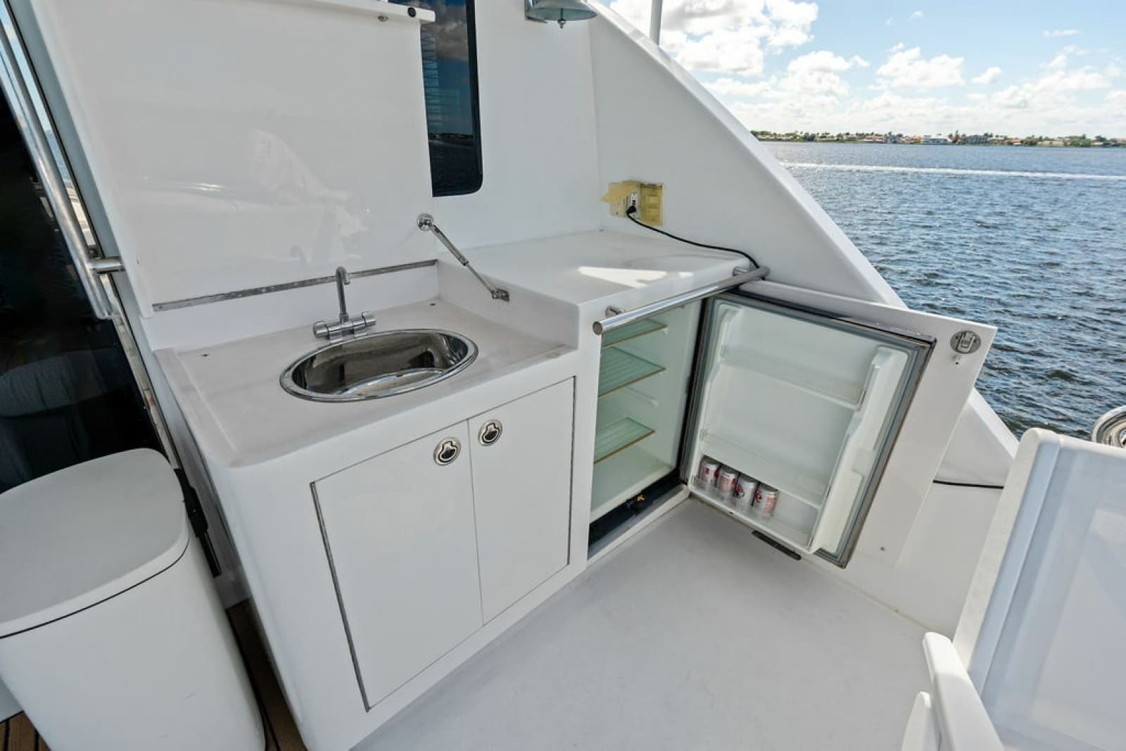 2005 Horizon 82 - Photo 20