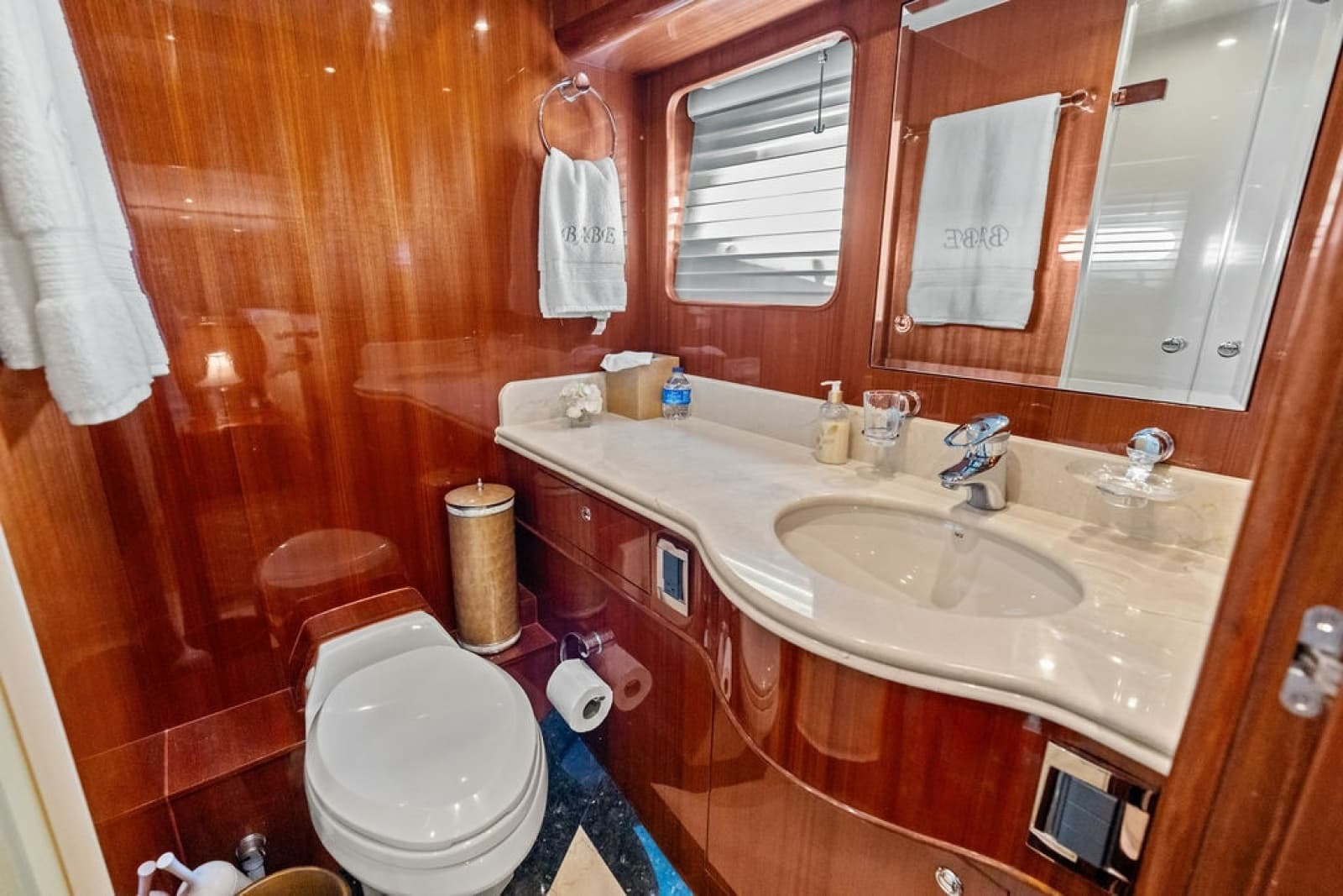 2005 Horizon 82 - Photo 67