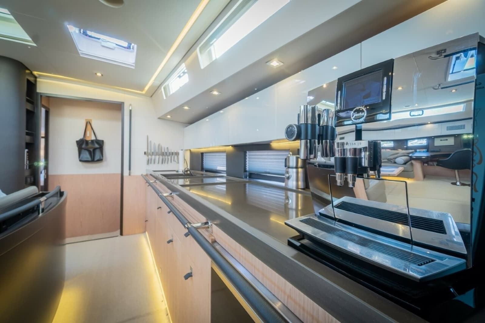 2020 Beneteau Oceanis Yacht 62 - Photo 29