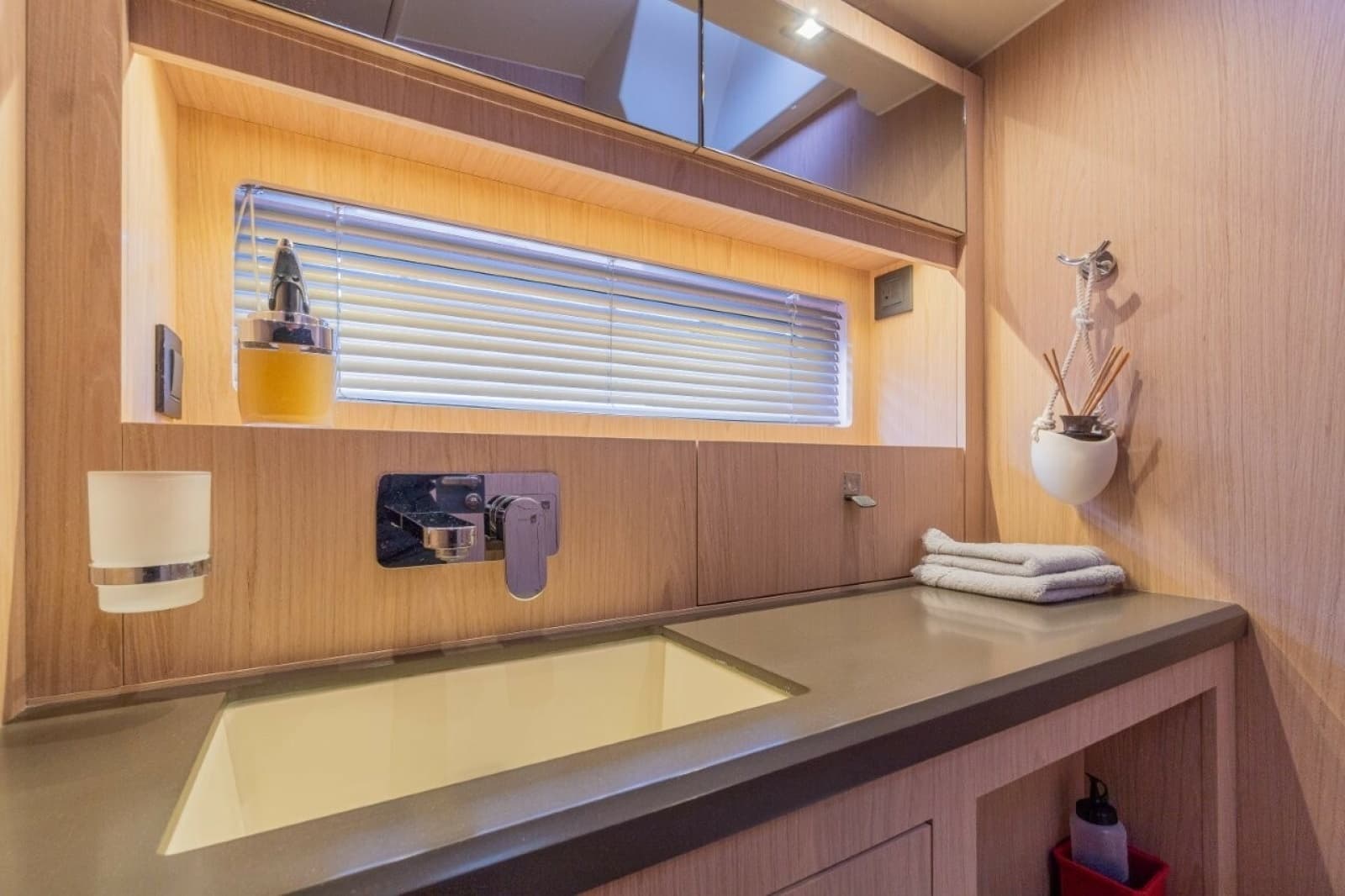 2020 Beneteau Oceanis Yacht 62 - Photo 34