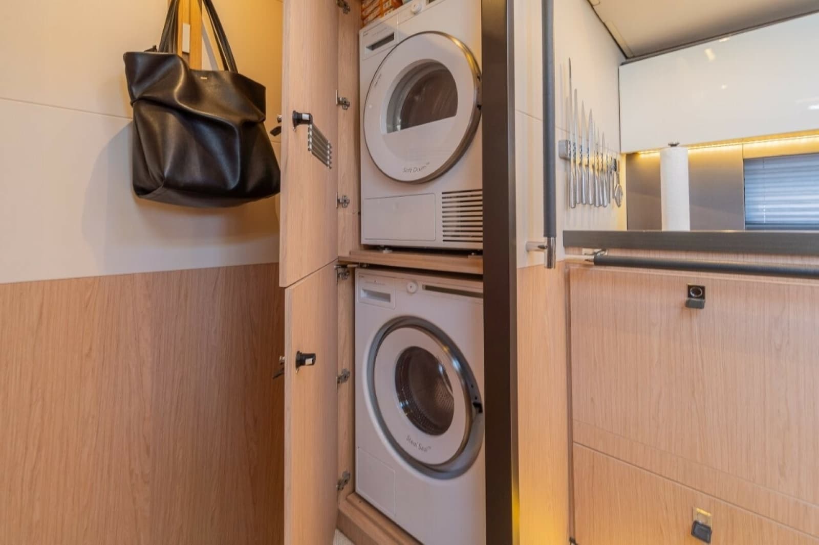 2020 Beneteau Oceanis Yacht 62 - Photo 46