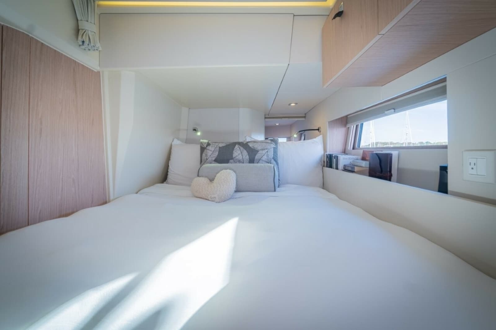 2020 Beneteau Oceanis Yacht 62 - Photo 41