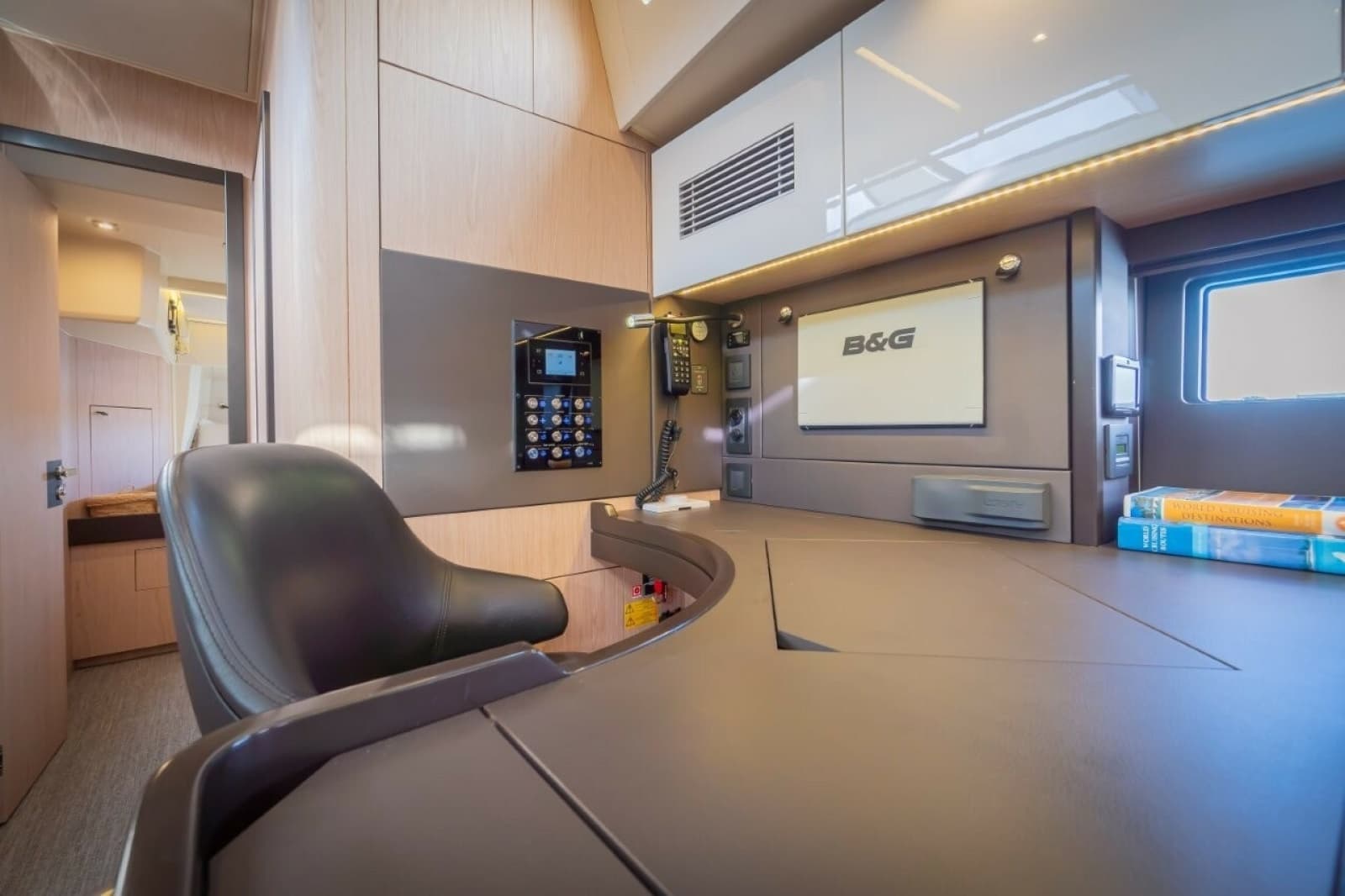 2020 Beneteau Oceanis Yacht 62 - Photo 27