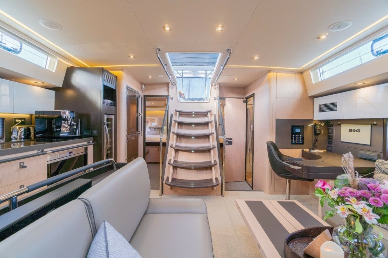 2020 Beneteau Oceanis Yacht 62 - Photo 23