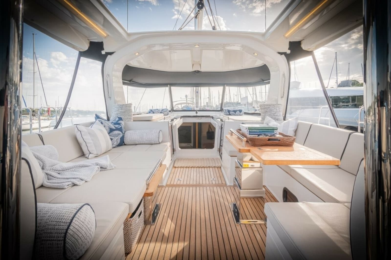 2020 Beneteau Oceanis Yacht 62 - Photo 11