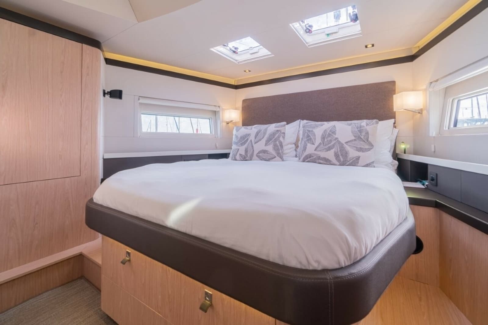 2020 Beneteau Oceanis Yacht 62 - Photo 35