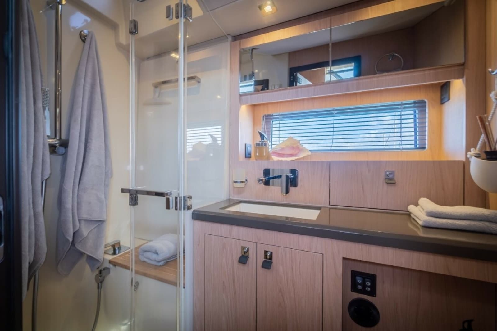 2020 Beneteau Oceanis Yacht 62 - Photo 42