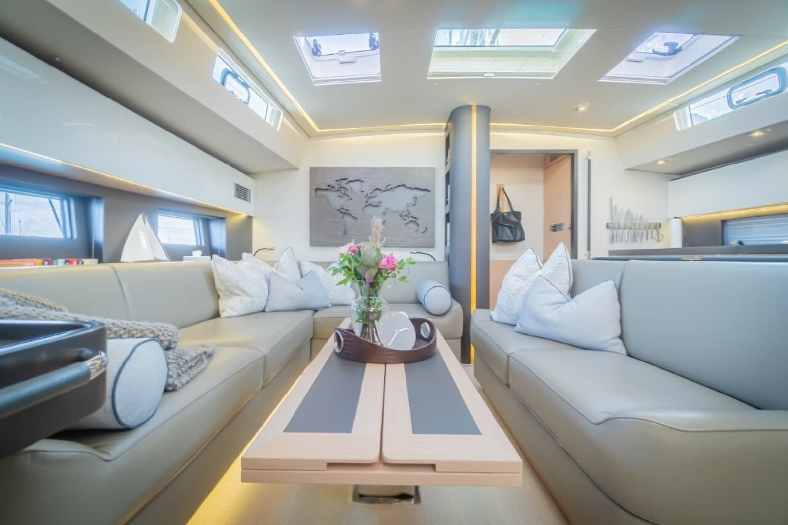 2020 Beneteau Oceanis Yacht 62 - Photo 19