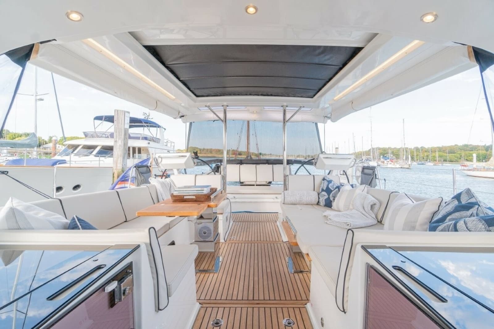 2020 Beneteau Oceanis Yacht 62 - Photo 6