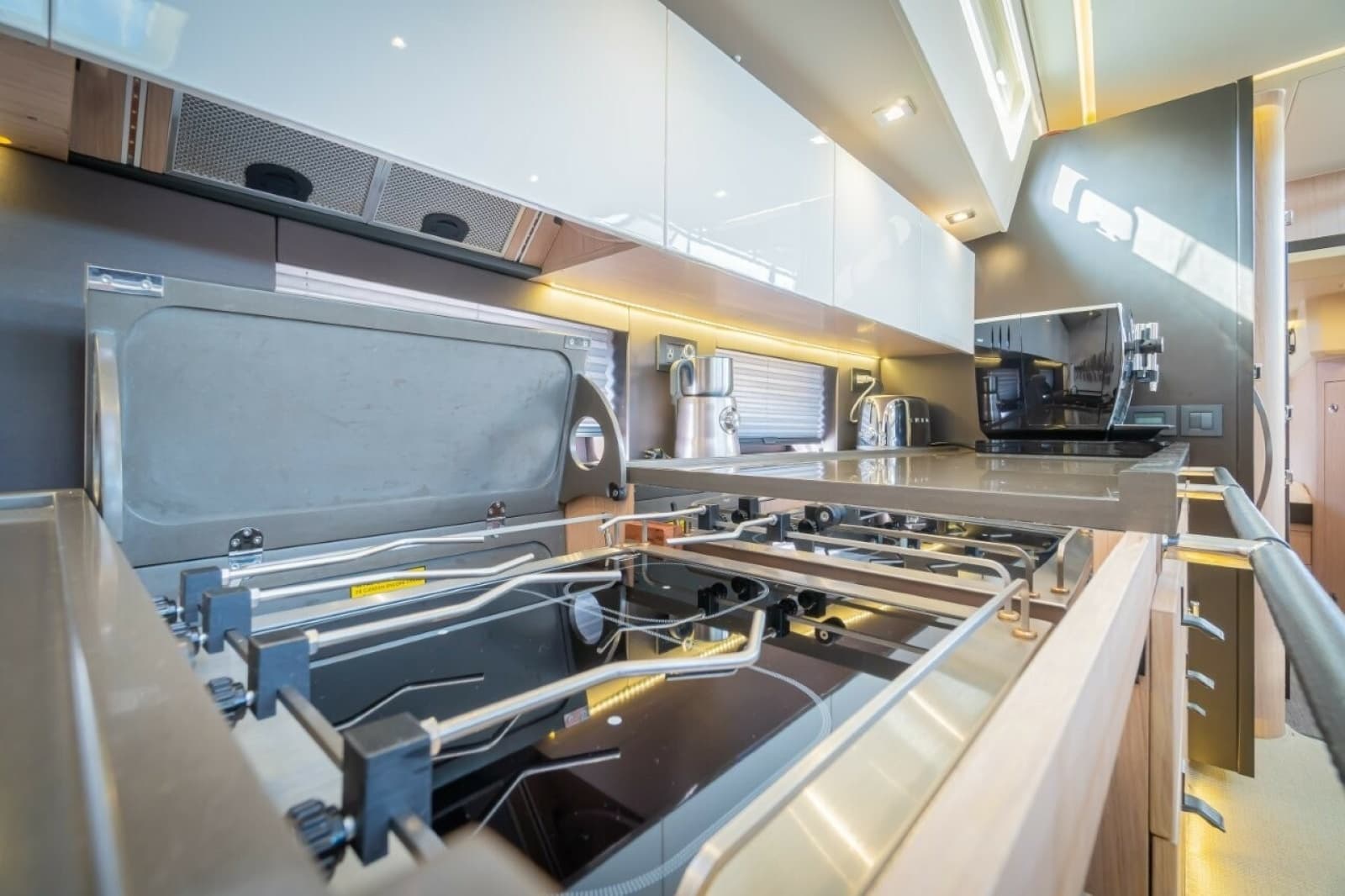 2020 Beneteau Oceanis Yacht 62 - Photo 30