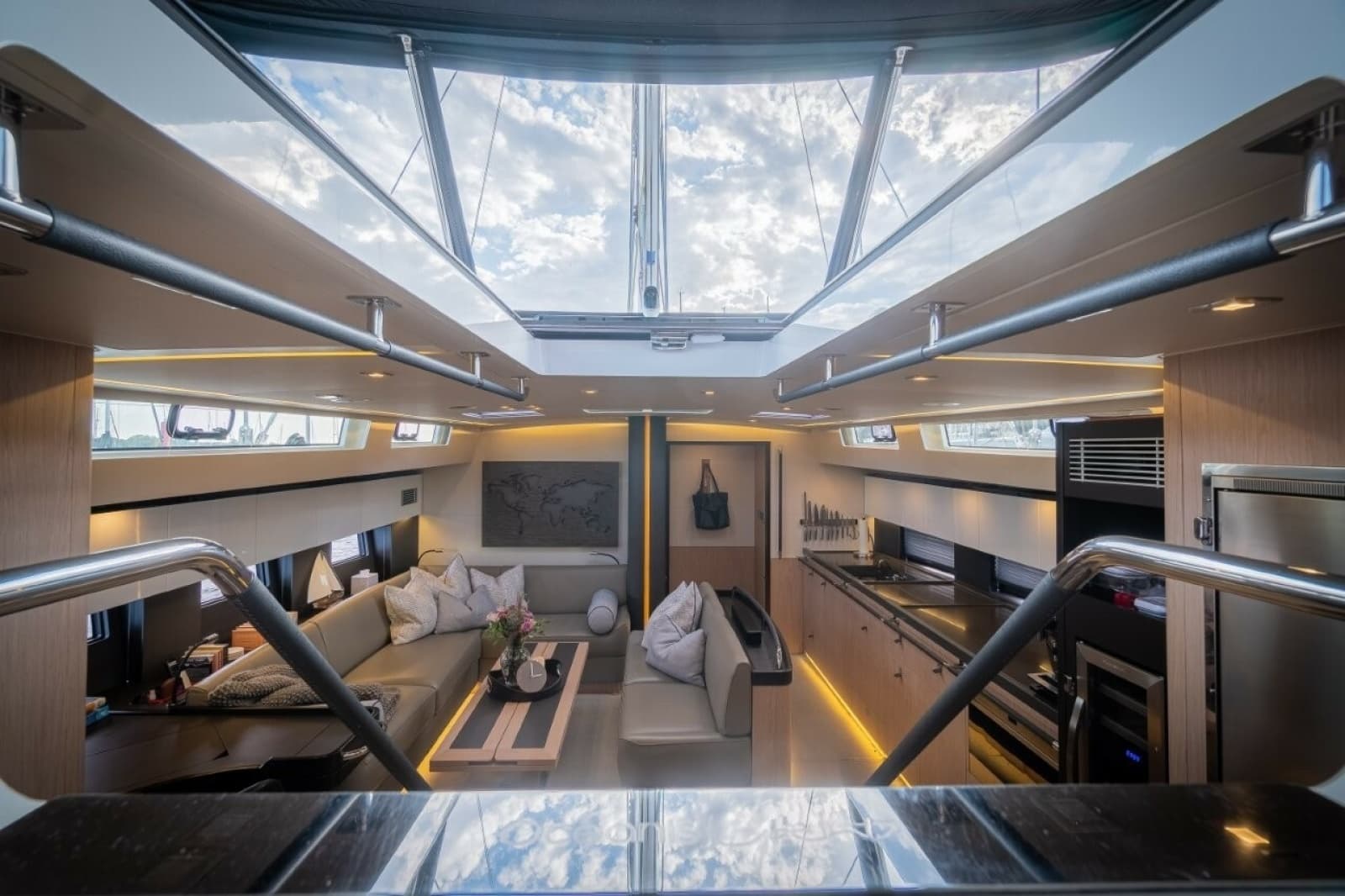 2020 Beneteau Oceanis Yacht 62 - Photo 18