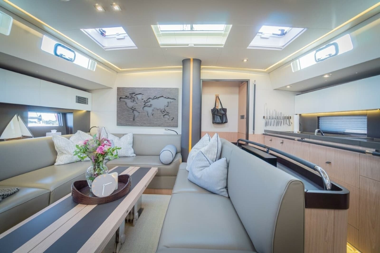 2020 Beneteau Oceanis Yacht 62 - Photo 21