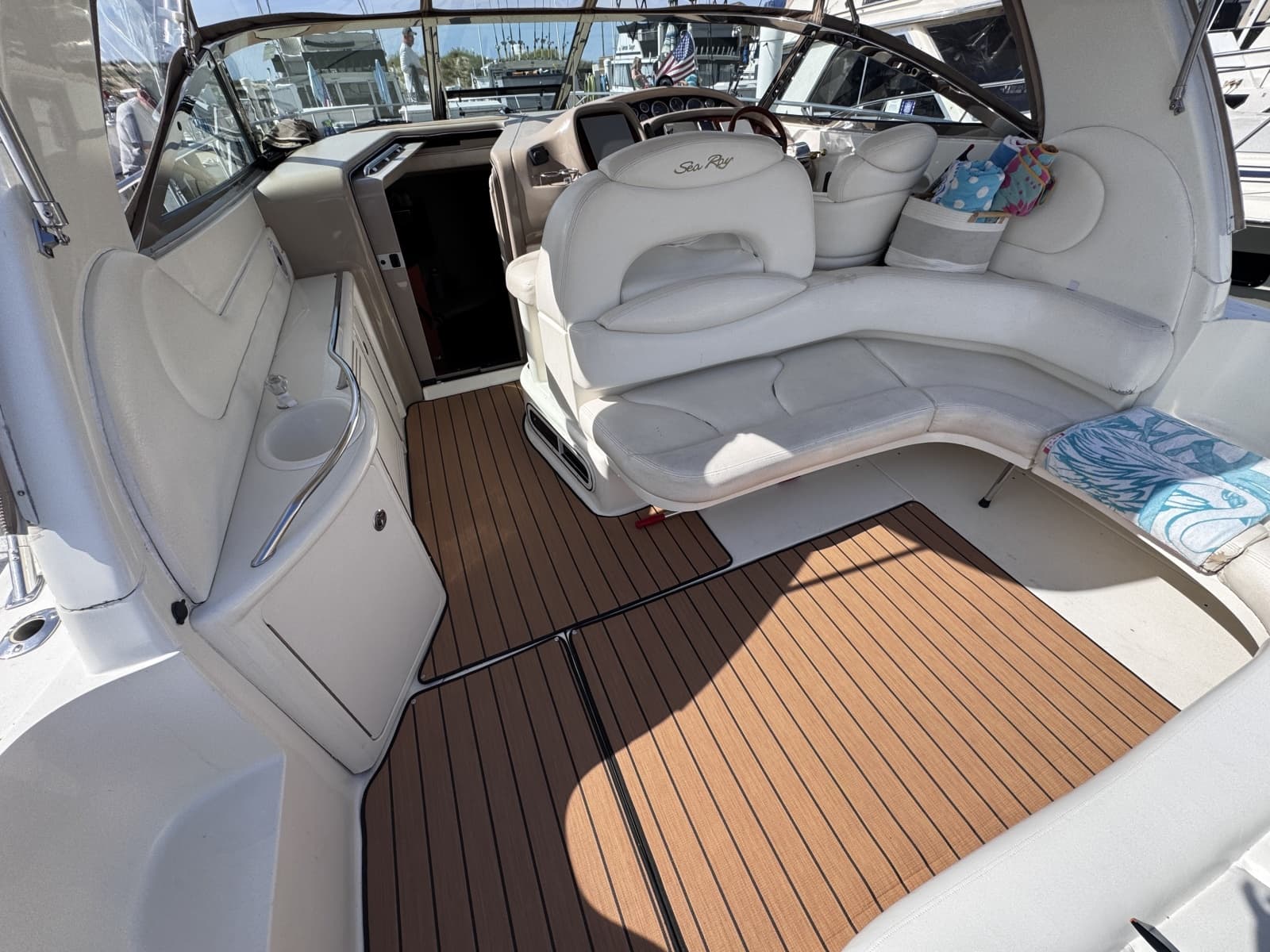 1999 Sea Ray 38 Sundancer - Photo 9
