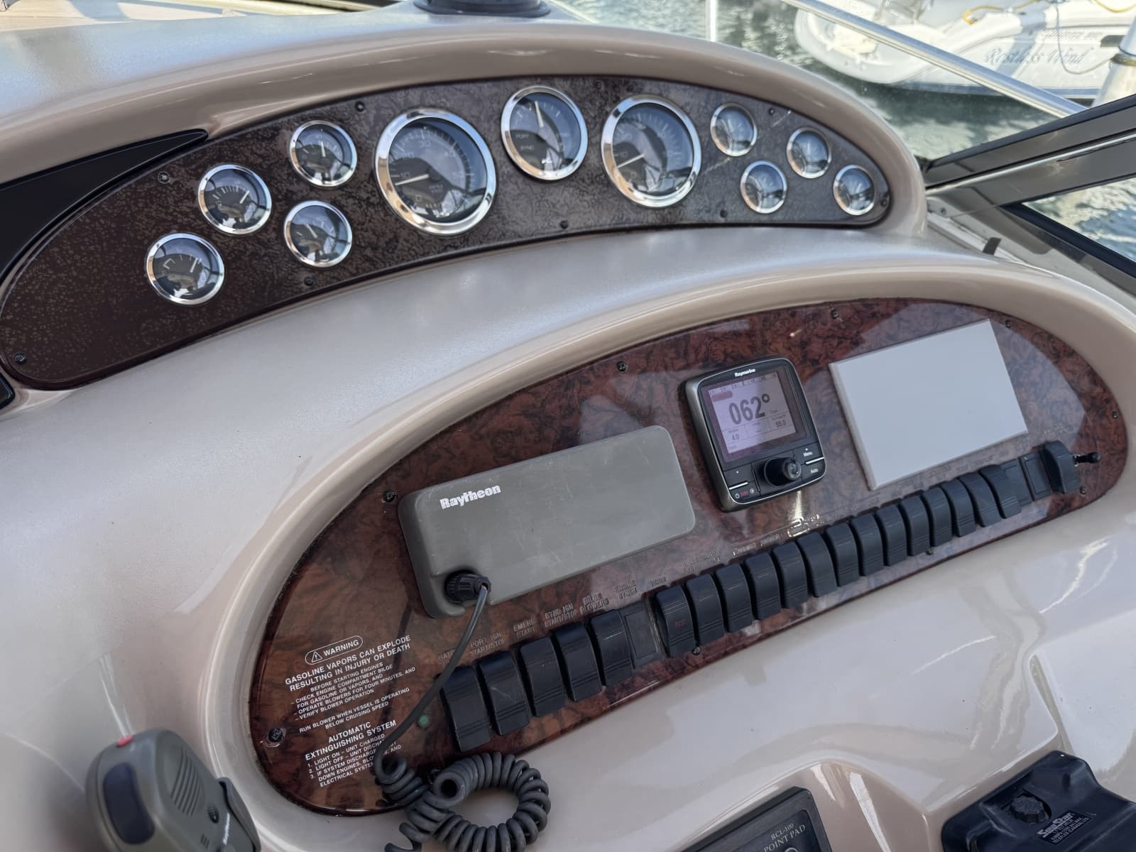 1999 Sea Ray 38 Sundancer - Photo 14