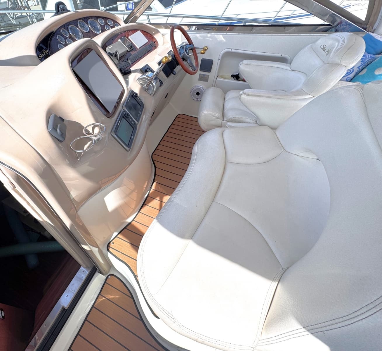 1999 Sea Ray 38 Sundancer - Photo 15