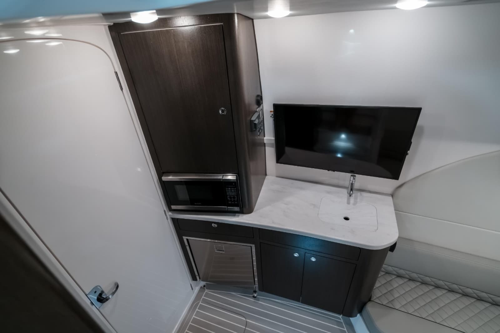 2020 Intrepid 407 Panacea - Photo 8