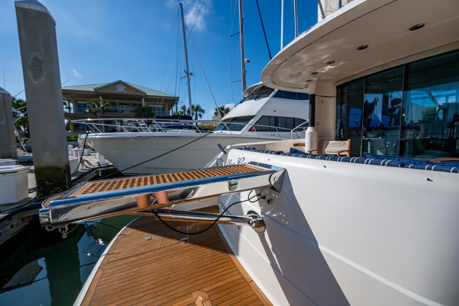 2000 Fairline Squadron 52 - Photo 26