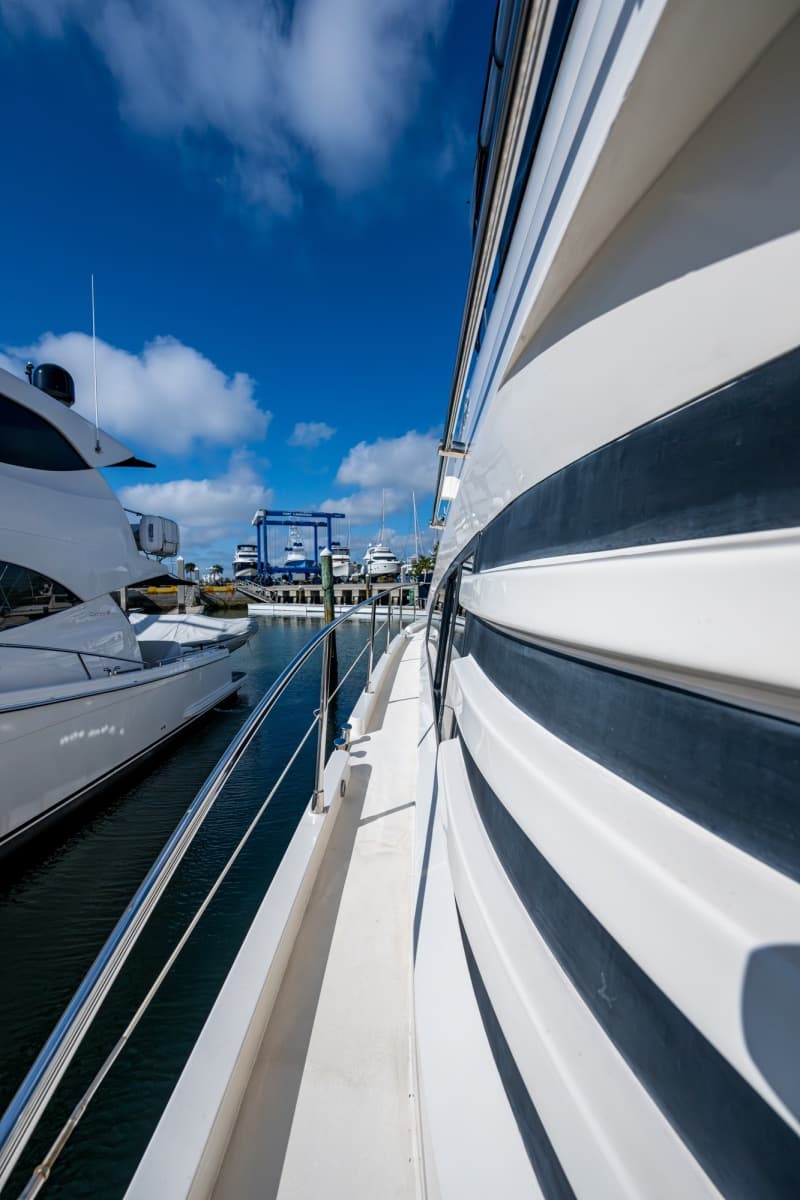 2000 Fairline Squadron 52 - Photo 13