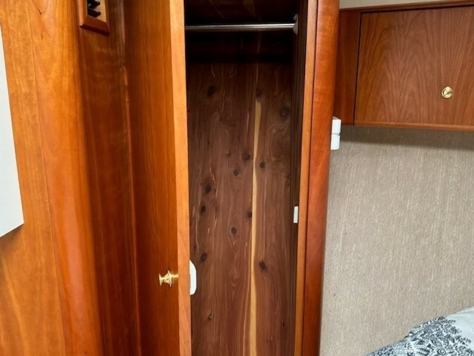 2000 Silverton 41 Convertible - Photo 13