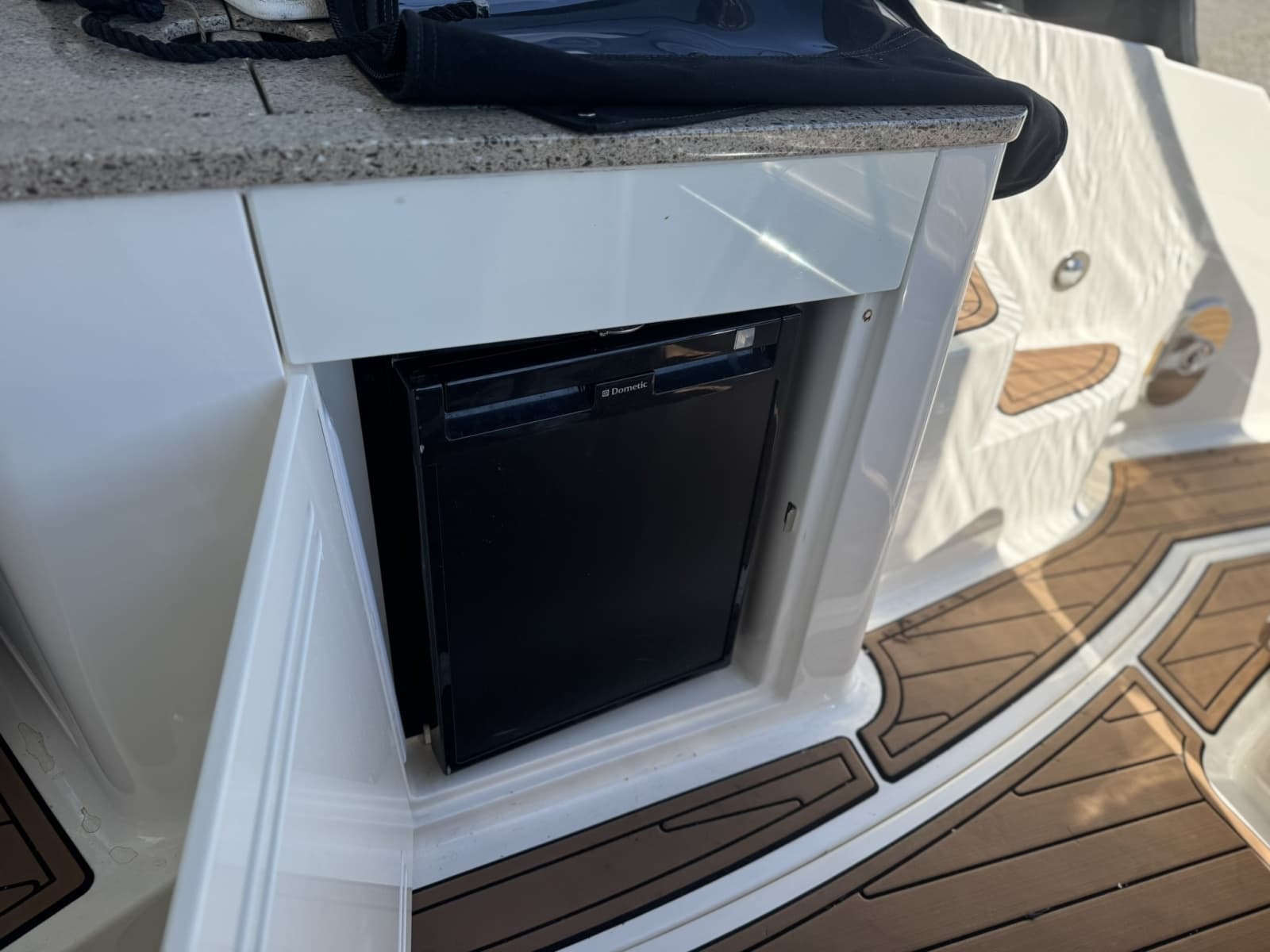 2018 Sea Ray 350 Sundancer - Photo 23