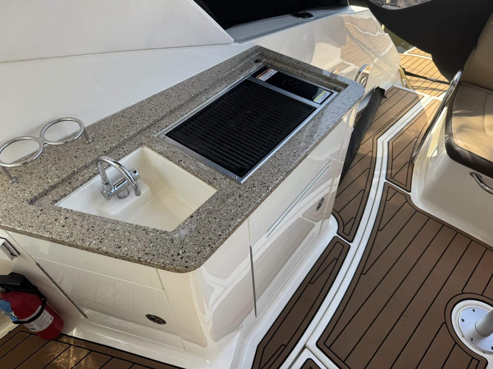 2018 Sea Ray 350 Sundancer - Photo 27