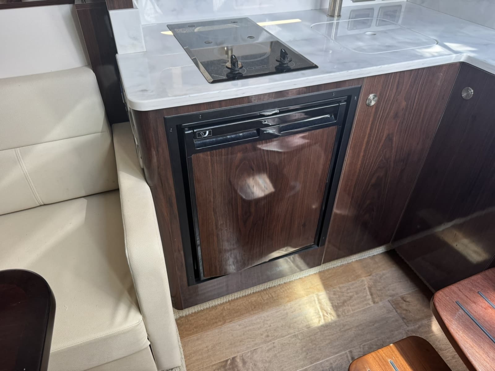 2018 Sea Ray 350 Sundancer - Photo 36