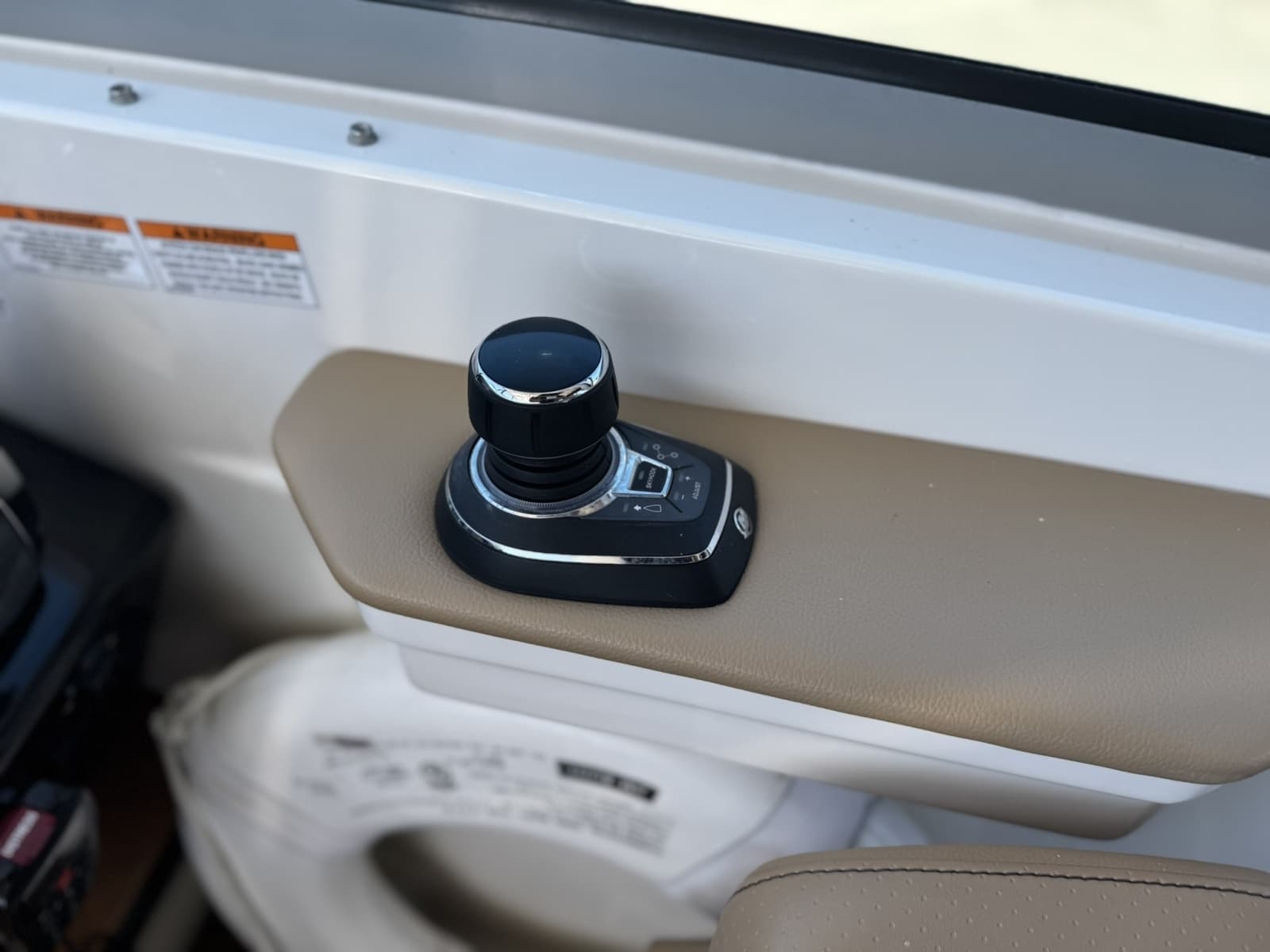 2018 Sea Ray 350 Sundancer - Photo 18