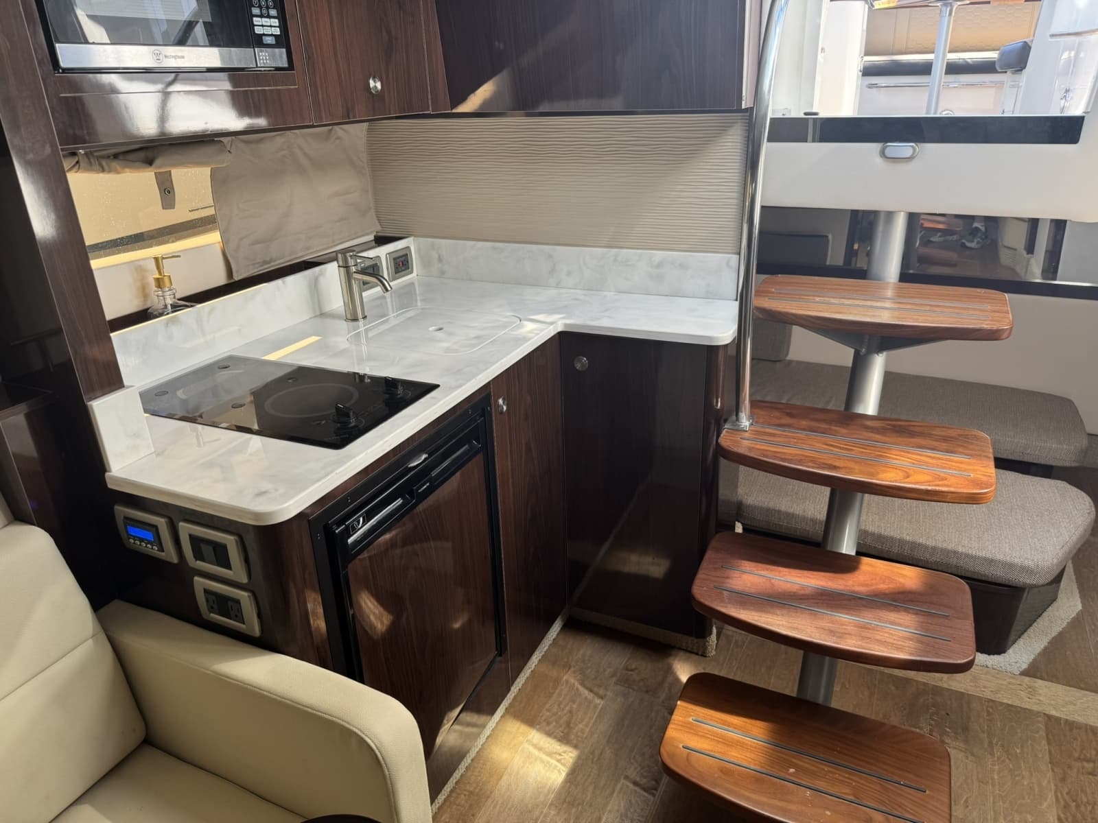 2018 Sea Ray 350 Sundancer - Photo 33