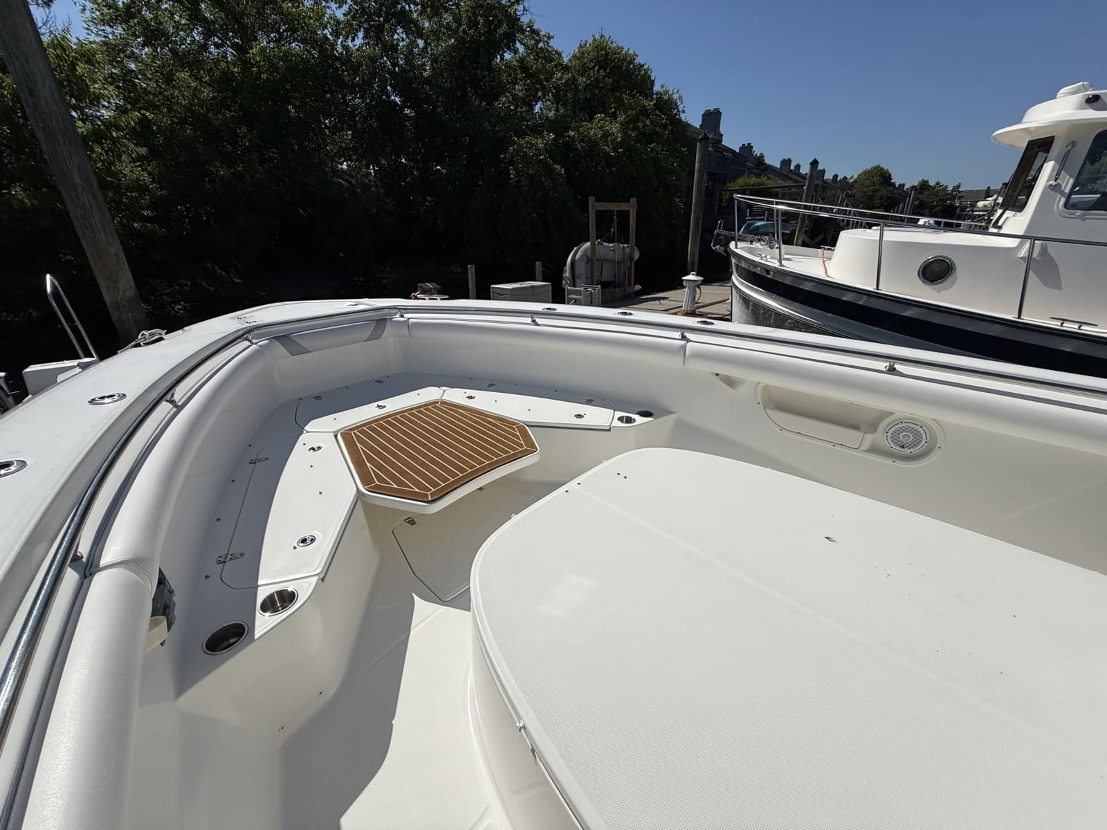 2016 Boston Whaler  - Photo 17