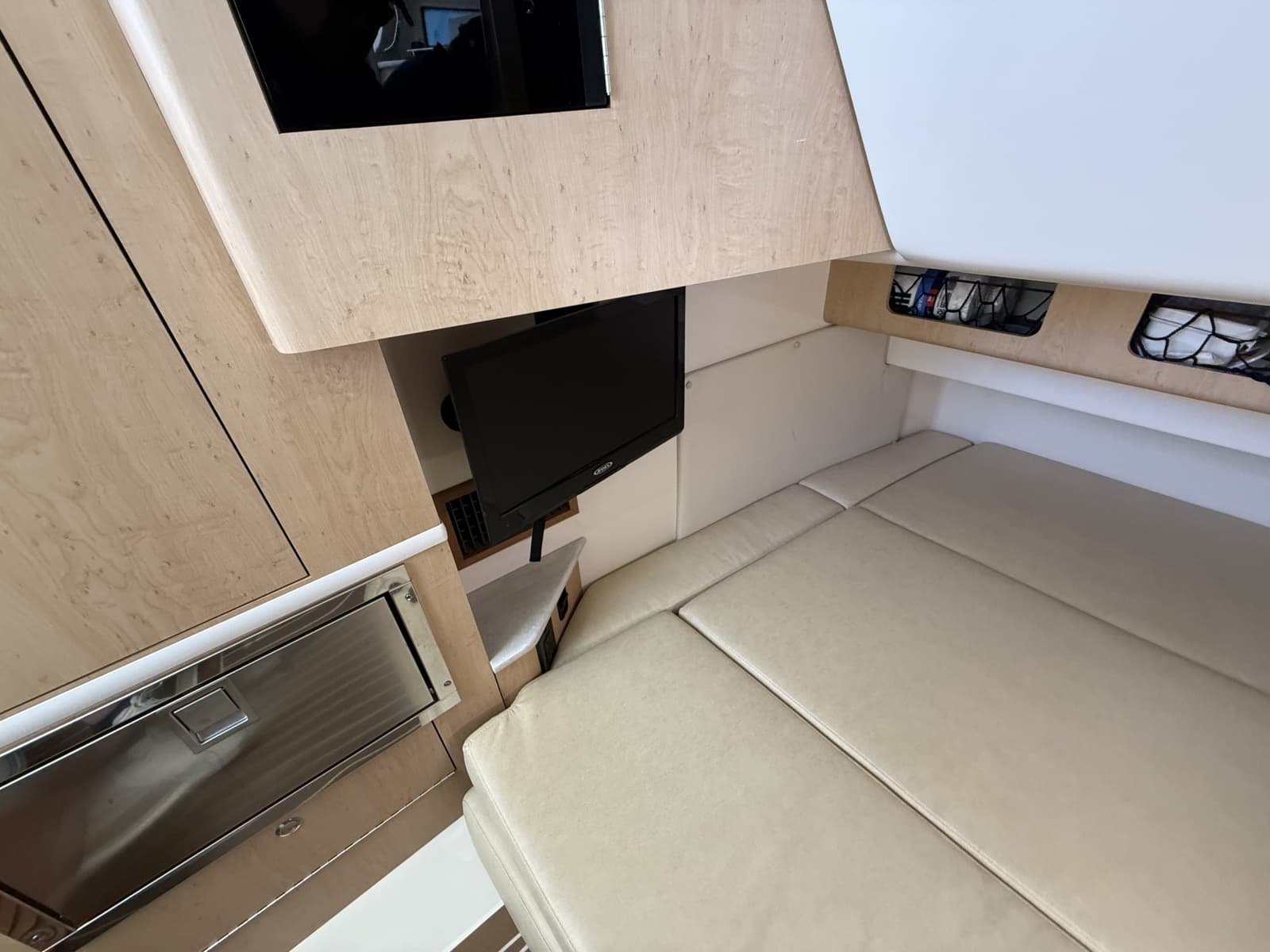 2016 Boston Whaler  - Photo 23