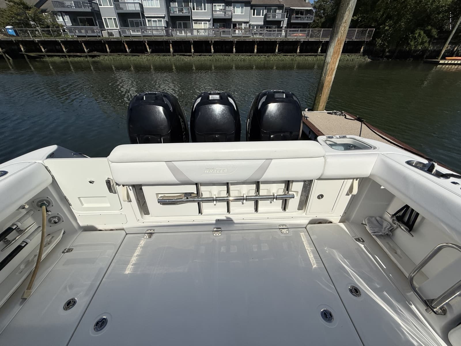 2016 Boston Whaler  - Photo 3