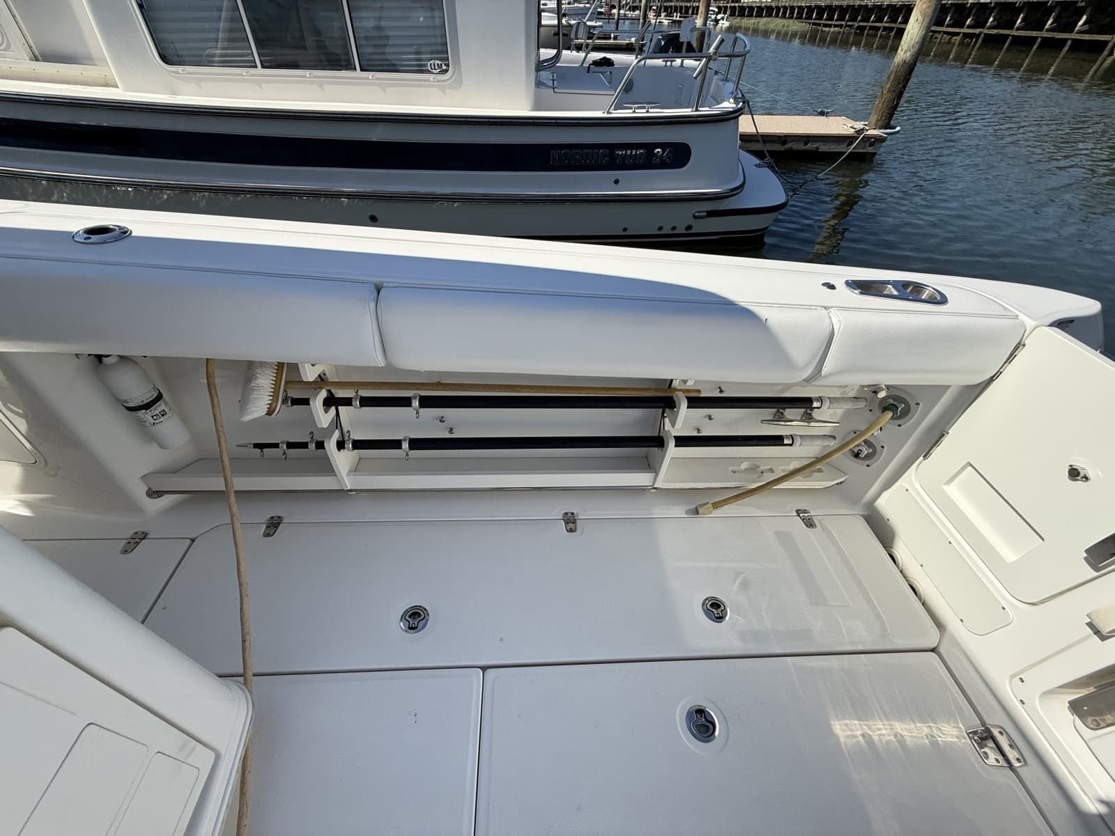 2016 Boston Whaler  - Photo 6