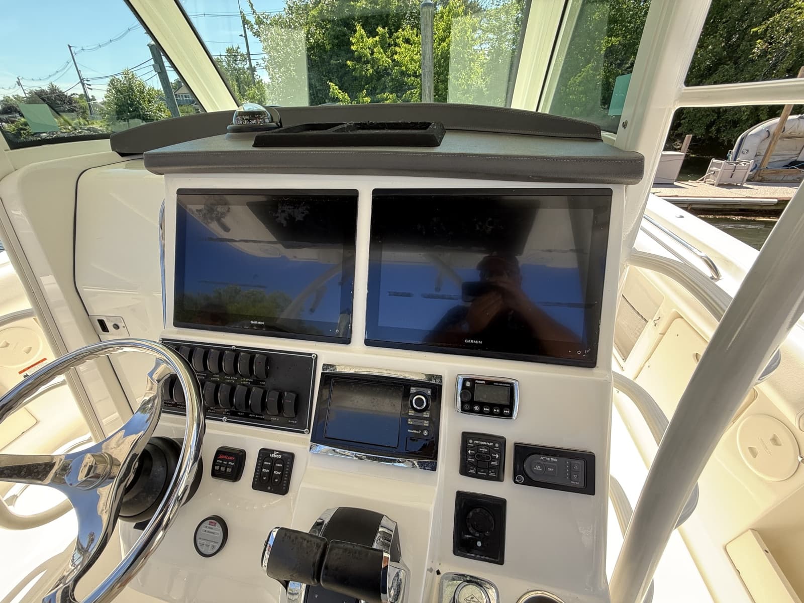 2016 Boston Whaler  - Photo 14