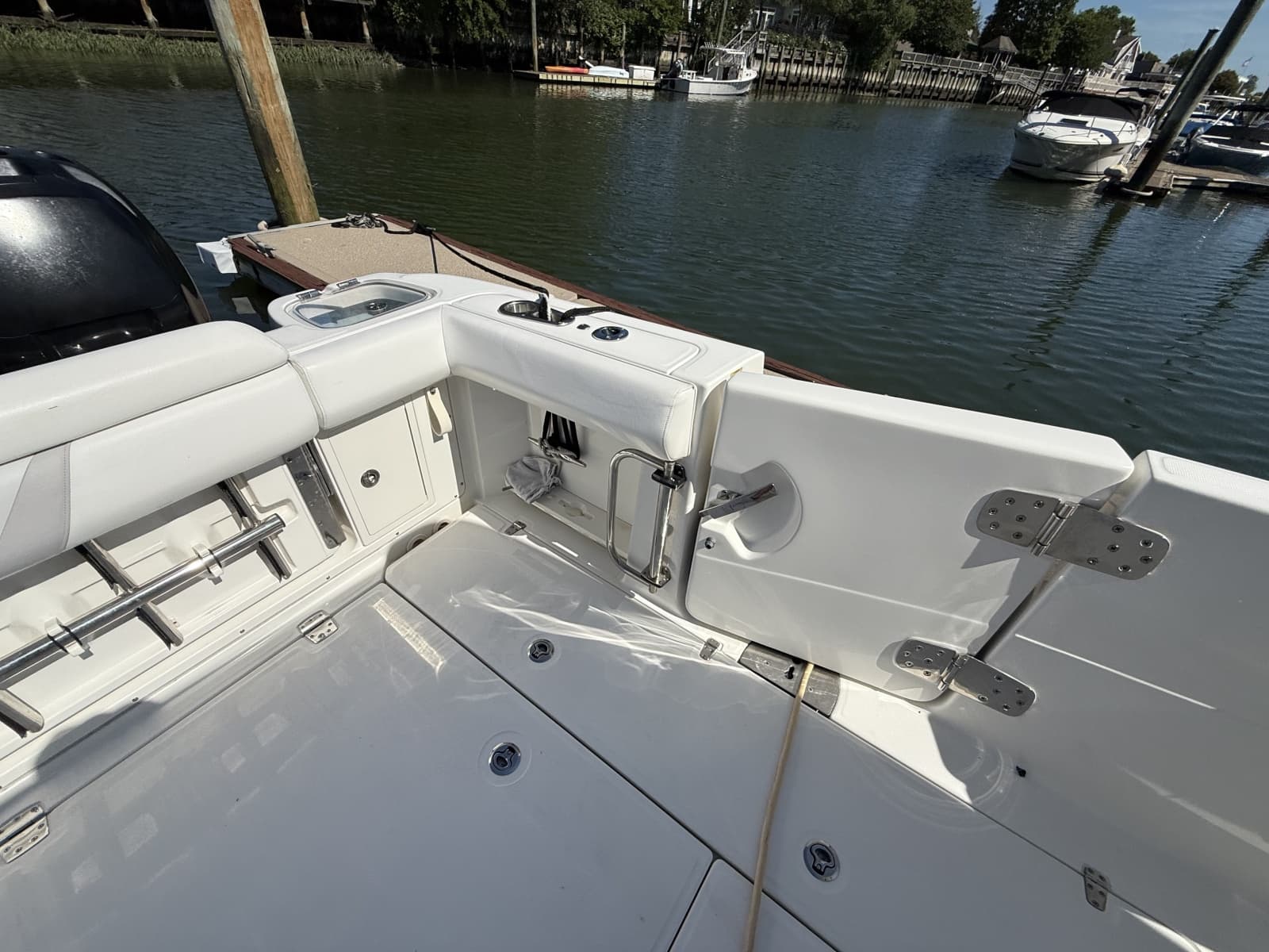 2016 Boston Whaler  - Photo 4