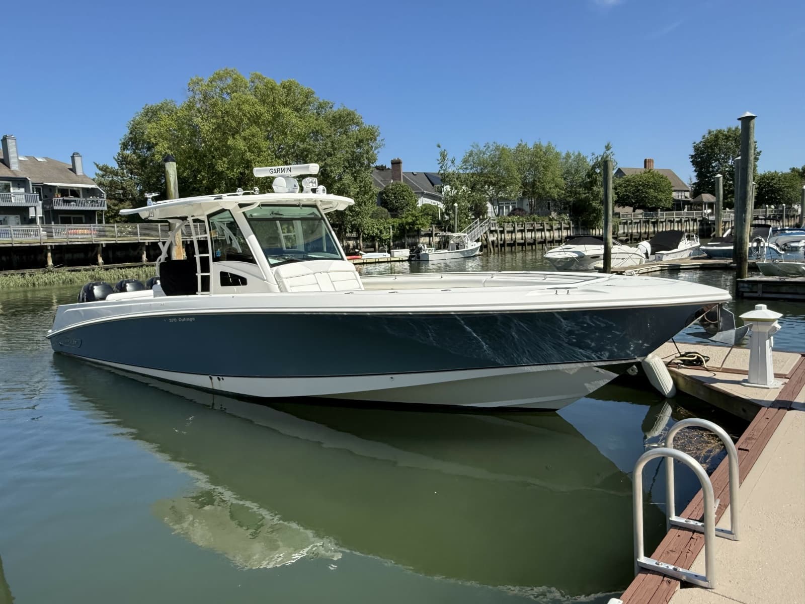 2016 Boston Whaler  - Photo 1